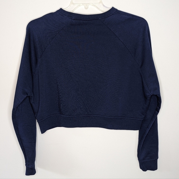 Embossed nike logo woman's cropped sweater size medium - Picture 8 of 8